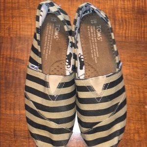 TOMS canvas loafers/flats